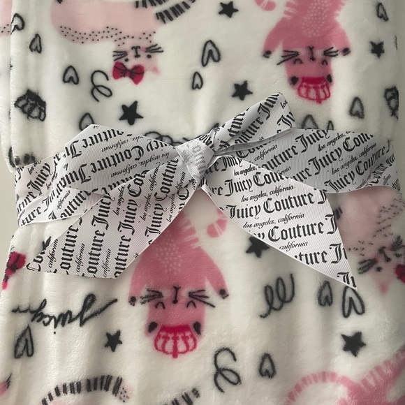 Juicy Couture🐈⬛ plush throw blanket of princess cats 50in x60in - Picture 3 of 5